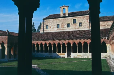 Kreuzgang, Basilika von St. Zeno (oder San Zeno Maggiore und San Zenone), Verona (UNESCO-Welterbeliste, 2000), Venetien, Italien