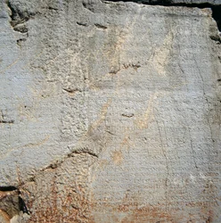Wand mit Inschriften nahe dem Tempel des Apollo, Delphi (UNESCO-Welterbeliste)