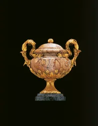 Einer von zwei ägyptischen Vasen im Louis-XIV-Stil, 1770-75