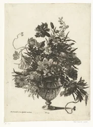 Glasvase mit Blumen