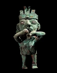Präkolumbische Kunst, Vicús-Kultur (Peru): Bronzestatuette eines Musikers. Um 200 n. Chr. Lima, Goldmuseum, Peru