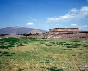 Präkolumbianische Zivilisation: Blick auf die Stätte von Teotihuacan (300 v. Chr. - 600 n. Chr.): der Tempel (oder die Pyramide) der Sonne. Mexiko