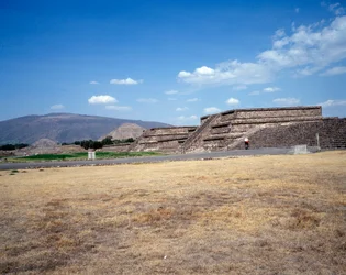 Präkolumbianische Zivilisation: Blick auf die Stätte von Teotihuacan (300 v. Chr. - 600 n. Chr.): der Tempel (oder die Pyramide) der Sonne. Mexiko