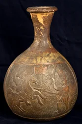 Flasche, die einen Kampf zwischen einem Reiter und einem Krieger zu Fuß darstellt