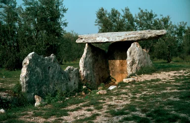 Vorgeschichte: Ansicht des Dolmens von Chianca mit seinem Eingangskorridor. Steinzeit, Neolithikum. 6.-3. Jahrhundert v. Chr. Bisceglie, Apulien, Italien