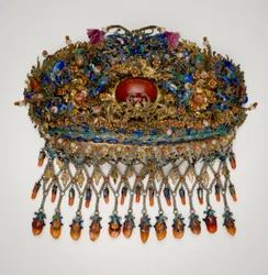 Vergoldeter Kopfschmuck mit Motiven von Vögeln, Blumen, Schmetterlingen und Bambus