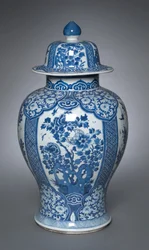 Vase mit Deckel
