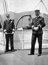 Kommandant Sir Archibald Milne 1855-1938 mit Kapitän V Stanley, 1908