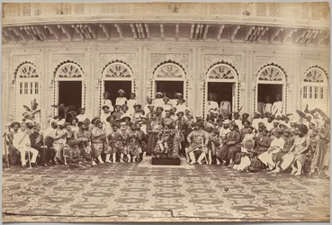 Der Maharadscha von Scindia, Adlige und hohe Beamte, Gwalior