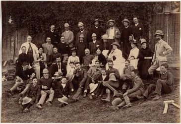 Picknickgesellschaft am Landhaus von Mr. Peliti, Mashobra