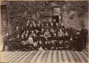 Grundschulklasse, Bishop Cotton School, Shimla (Vorderseite)