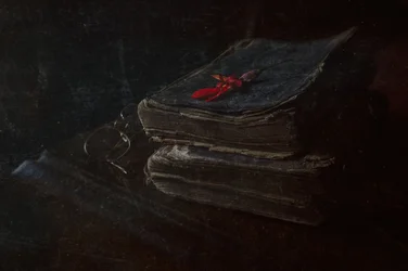 Antike Bücher mit roter Blume