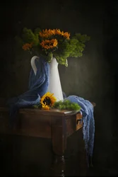 Stimmungsvolles Sonnenblumenstillleben