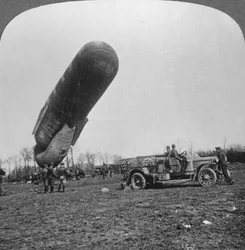 Beobachtungsballon kurz vor dem Aufstieg, Erster Weltkrieg, ca. 1914-1918