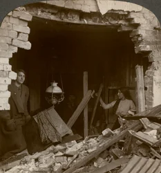 Der Schaden durch eine deutsche Zeppelinbombe, Erster Weltkrieg, 1914-1918