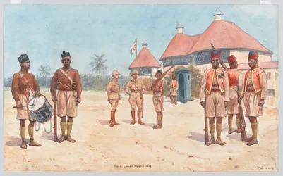 Soldaten des Gold Coast Regiments vor dem Regimentshauptquartier in Kumasi