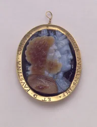 Kamee mit Bildern von Serapis und Isis, in einem Goldrahmen aus dem 16. Jahrhundert mit den Namen von Marcus Antoninius und seiner Frau Faustina