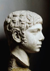 Marmorkopf des Elagabal oder Heliogabale (Marcus Aurelius Antoninus oder Heliogabalus) (204-222 n. Chr.) - Rom, Musei Capitolini - Kopf des Kaisers Elagabalus (204-222), auch bekannt als Heliogabalus (Varius Avitus Bassianus) - Marmorskulptur - Musei