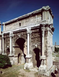 Römische Kunst: Triumphbogen des römischen Kaisers Septimius Severus (Lucius Septimius Severus) (146-211) realisiert im Jahr 203 n. Chr., Römisches Forum, Rom