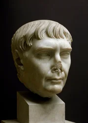 Römische Kunst: Marmorkopf von Kaiser Trajan