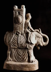 Römische Kunst: Terrakottavase in Form eines Elefanten. Zeit der Punischen Kriege. Kriegselefant. Römische Terrakottavase aus der Zeit der Punischen Kriege. Neapel, Archäologisches Nationalmuseum, Italien