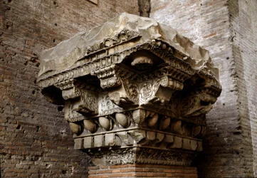 Römische Kunst: Fragment eines Gesimses. 1. Jahrhundert. Museo Nazionale Romano (oder delle Terme), Rom