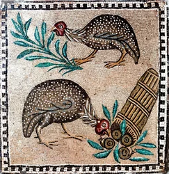Römische Kunst: Mosaik, das Perlhühner darstellt
