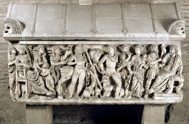 Römische Kunst: Sarkophag dekoriert mit einem Flachrelief, das die Legende von Phaedra und Hippolytus erzählt. 3. Jahrhundert n. Chr. Rom, Museo Nazionale Romano