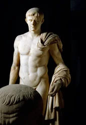 Römische Kunst: Statue des Kaisers Claudius I. (Tiberius Claudius Drusus) (10 v. Chr.-54 n. Chr.) aus Formiae. Archäologisches Nationalmuseum, Neapel