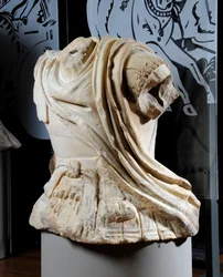 Skulptierter Torso eines Kavalleristen, vermutlich eine Kopie einer Originalbronze von Alexander dem Großen, ca. 75-25 v. Chr.