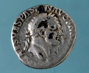 Silbermünze mit dem Bildnis des römischen Kaisers Vespasian (9-79).