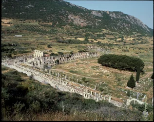 Ansicht der Straße der Kureten zur Bibliothek des Celsus