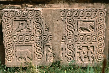 Architekturfragment mit geschnitzter Dekoration, Hochimperialzeit (27 v. Chr. - 395 n. Chr.)
