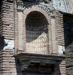 Casa del Laraire (Lararium) in Ostia, in der Nähe von Rom.