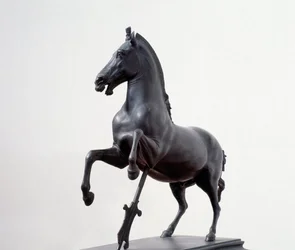 Galoppierendes Pferd (Bronzeskulptur nach einem griechischen Original aus dem 4. Jahrhundert v. Chr.)
