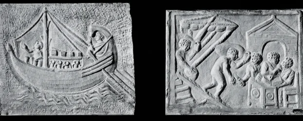 Relief, das ein Handelsschiff darstellt (Museo Nazionale, Rom) und Relief, das das Entladen eines Schiffes darstellt (Museo Torlonia, Rom) 3. oder 4. Jahrhundert