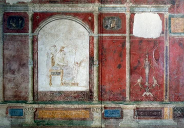 Römische Kunst: Darstellung der sitzenden Gottheit Venus. Aus einer Villa nahe der Farnesina in Rom. Rom, Römisches Nationalmuseum, Diokletiansthermen