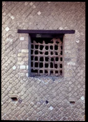 Blick auf ein Fenster des Casa dell