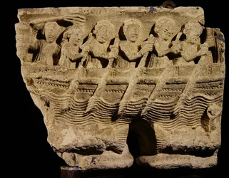 Kapitel auf Zwillingss?ulen, die Ruderer in einem Boot darstellen