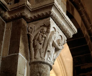 Esau kehrt von der Jagd zurück (geschnitztes Kapitell)