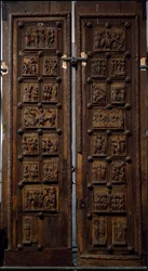 Romanische Kunst: Holztür aus der Mitte des 12. Jahrhunderts der Kirche St. Maria im Kapitol in Köln, Deutschland (Sankt Maria im Kapitol, Köln)