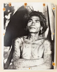 Ein tätowierter Ifugao aus dem Kababuyan-Distrikt