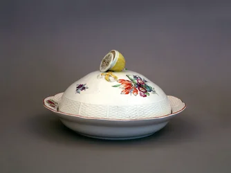 Terrine aus dem kaiserlichen Porzellan-Dinner-Service, Kaiserliche Porzellanmanufaktur, 1775-1780