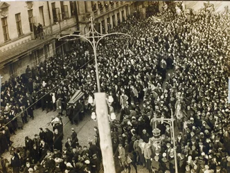 Trauerzug des Dichters Valery Yakovlevich Bryusov (1873-1924) in Moskau am 12. Oktober