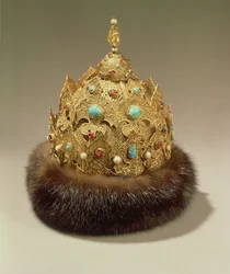 Krone von Karan, graviertes Gold mit Edelsteinen, Pelzbesatz, Niello und Durchbrucharbeit, Mitte 16. Jahrhundert (Gold, Edelsteine, Pelz)