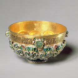 Geprägte Schale mit Cabouchon-Edelsteinen und polychromer Dekoration, 1653 (Gold mit Edelsteinen & Perlen)