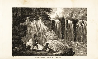 Fischer angelt nach Lachs am Ufer eines Flusses nahe einem Wasserfall