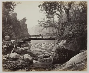 Ohne Titel [Fußgängerbrücke über einen Fluss], ca. 1865