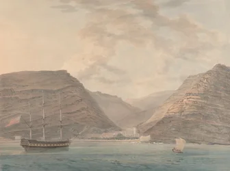 Kriegsschiff im Hafen vertäut, Berge im Hintergrund