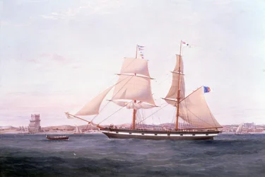 Die Maria Helena vor Lissabon mit dem Turm von Belem vor ihrem Bug